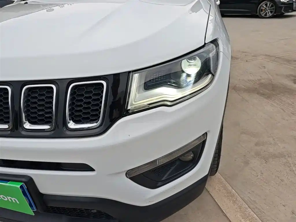 Jeep Compass — фото 24