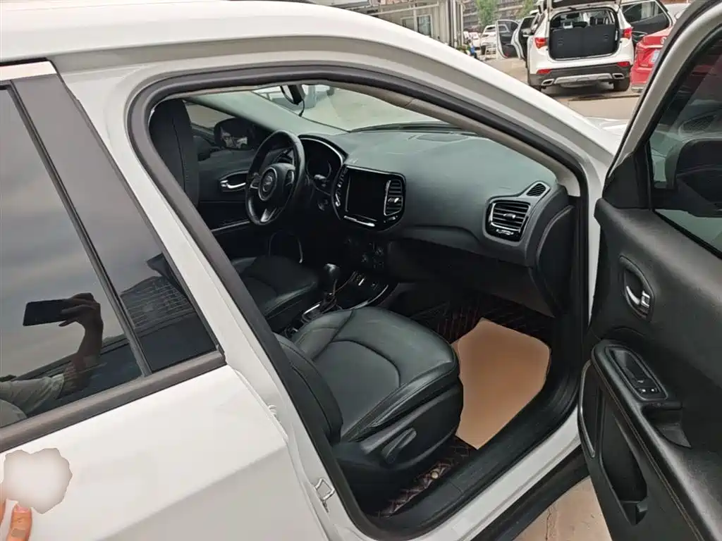 Jeep Compass — фото 25