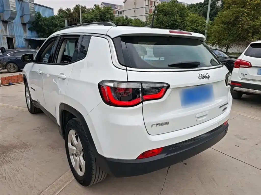 Jeep Compass — фото 5