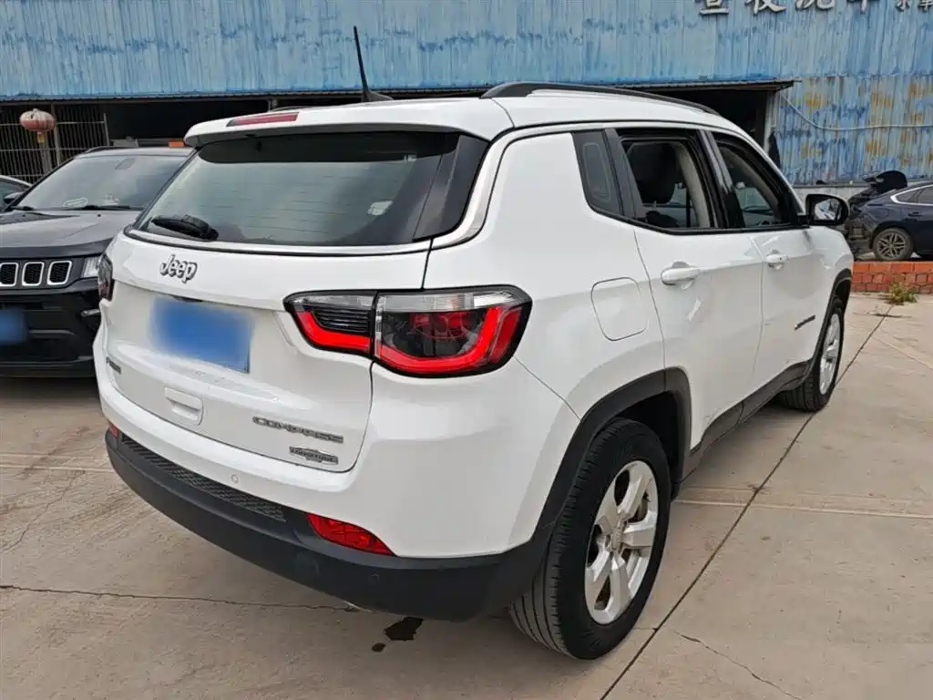 Jeep Compass — фото 7