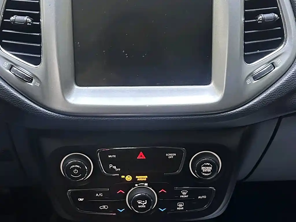 Jeep Compass — фото 15