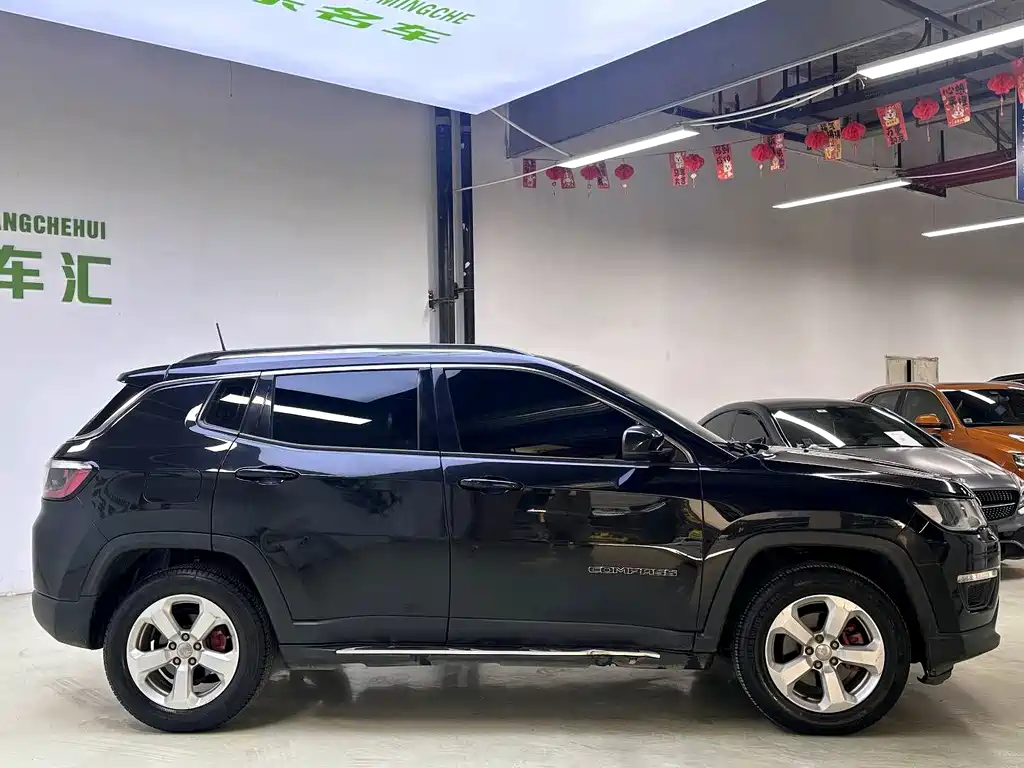 Jeep Compass — фото 5
