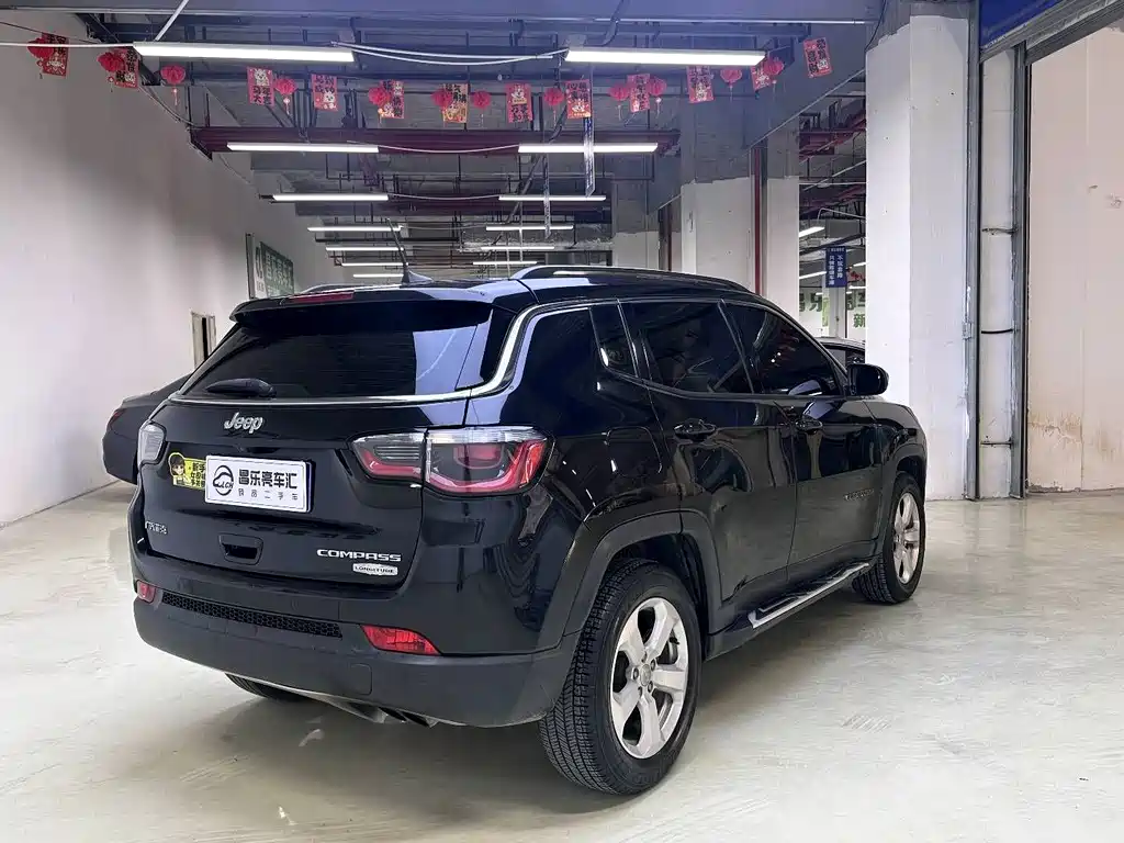 Jeep Compass — фото 6