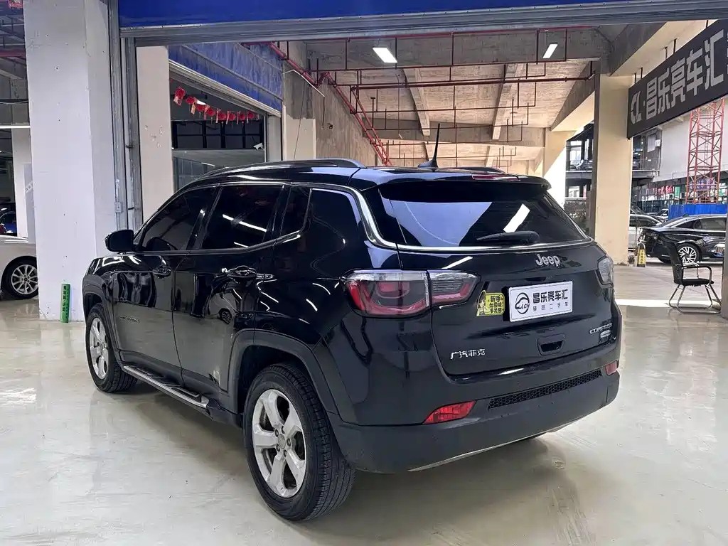 Jeep Compass — фото 8