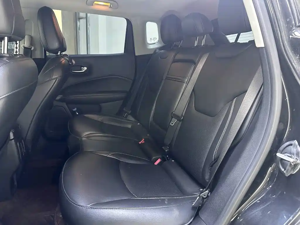 Jeep Compass — фото 9