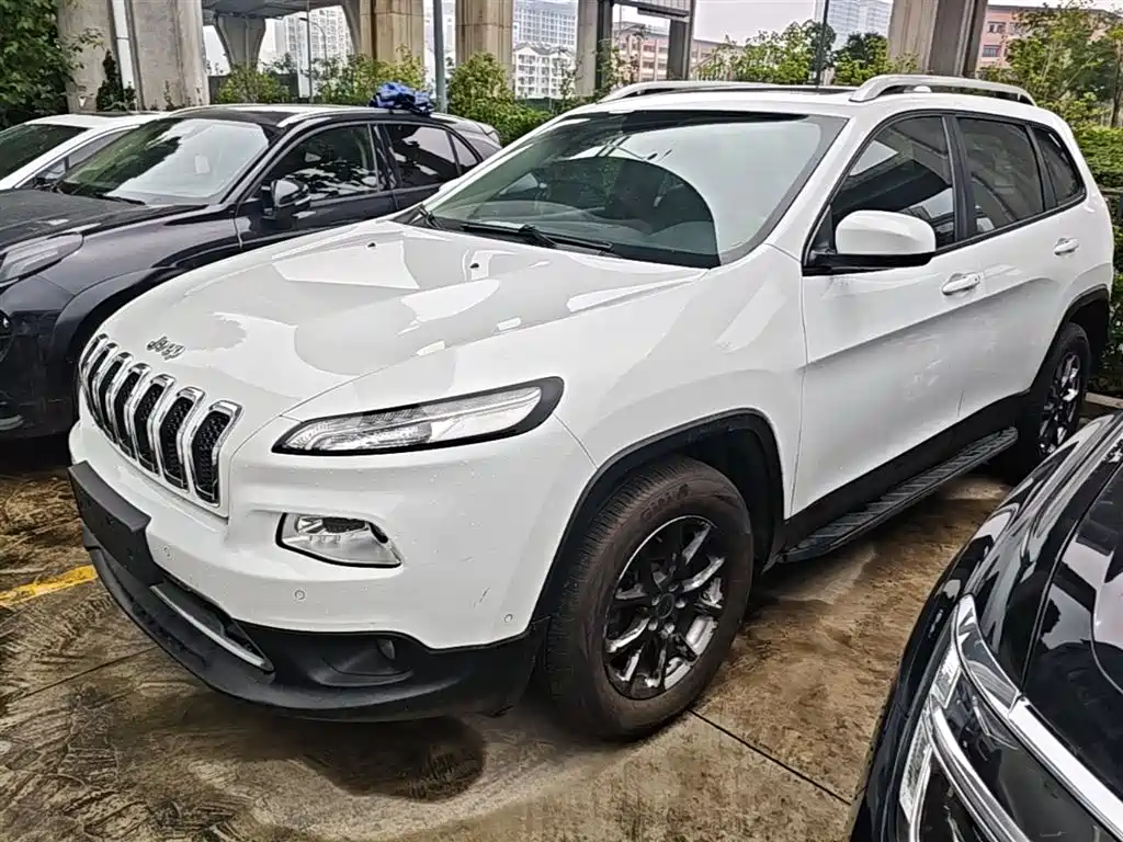 Jeep Cherokee — фото 2