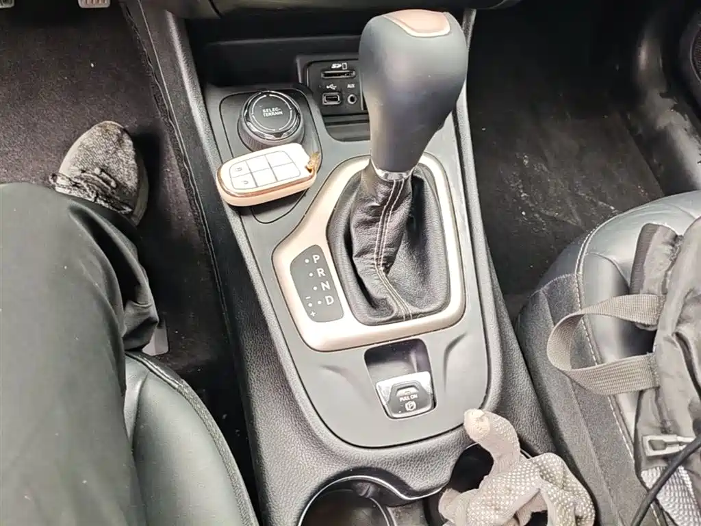 Jeep Cherokee — фото 14