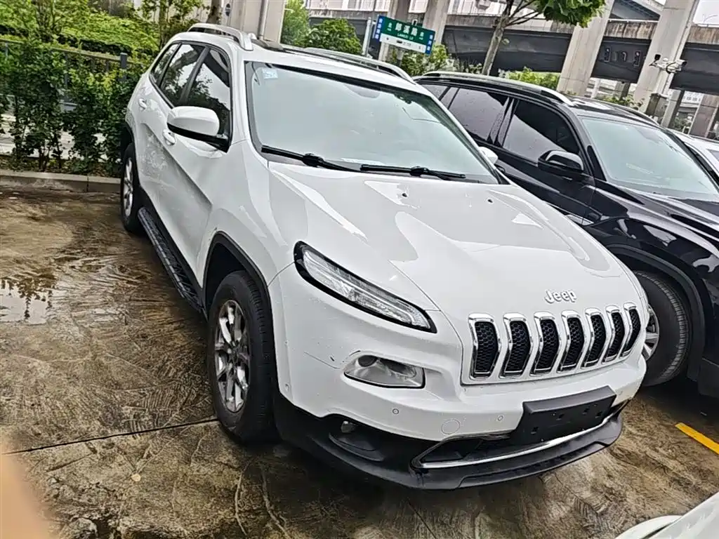 Jeep Cherokee — фото 3