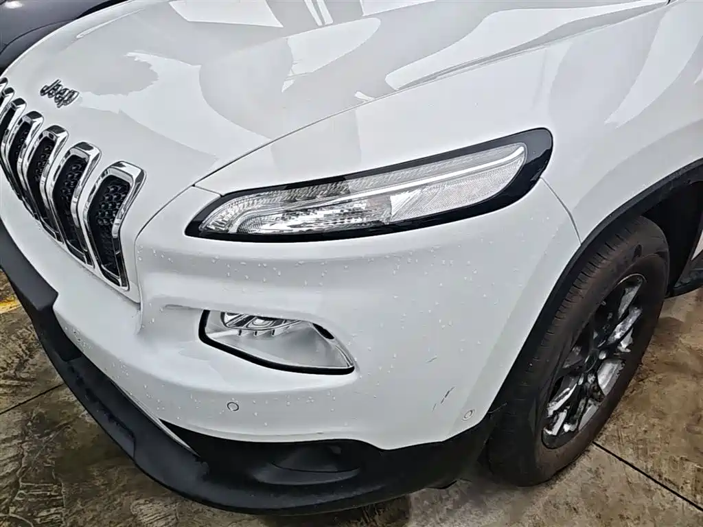 Jeep Cherokee — фото 24