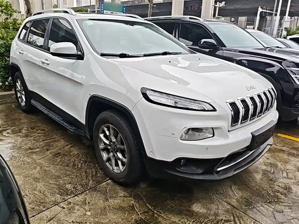 Jeep Cherokee — фото 4