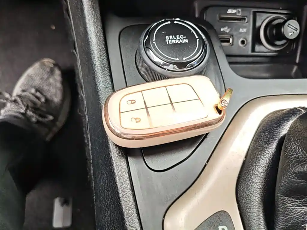 Jeep Cherokee — фото 9