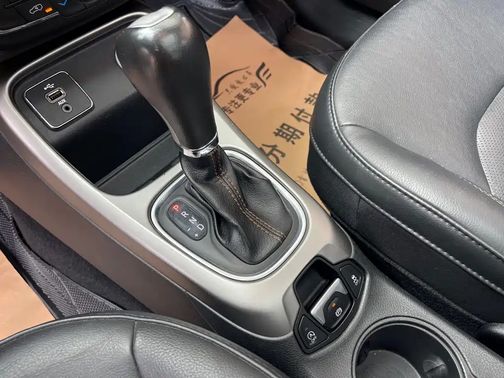 Jeep Compass — фото 13