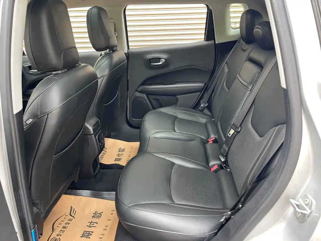 Jeep Compass — фото 17