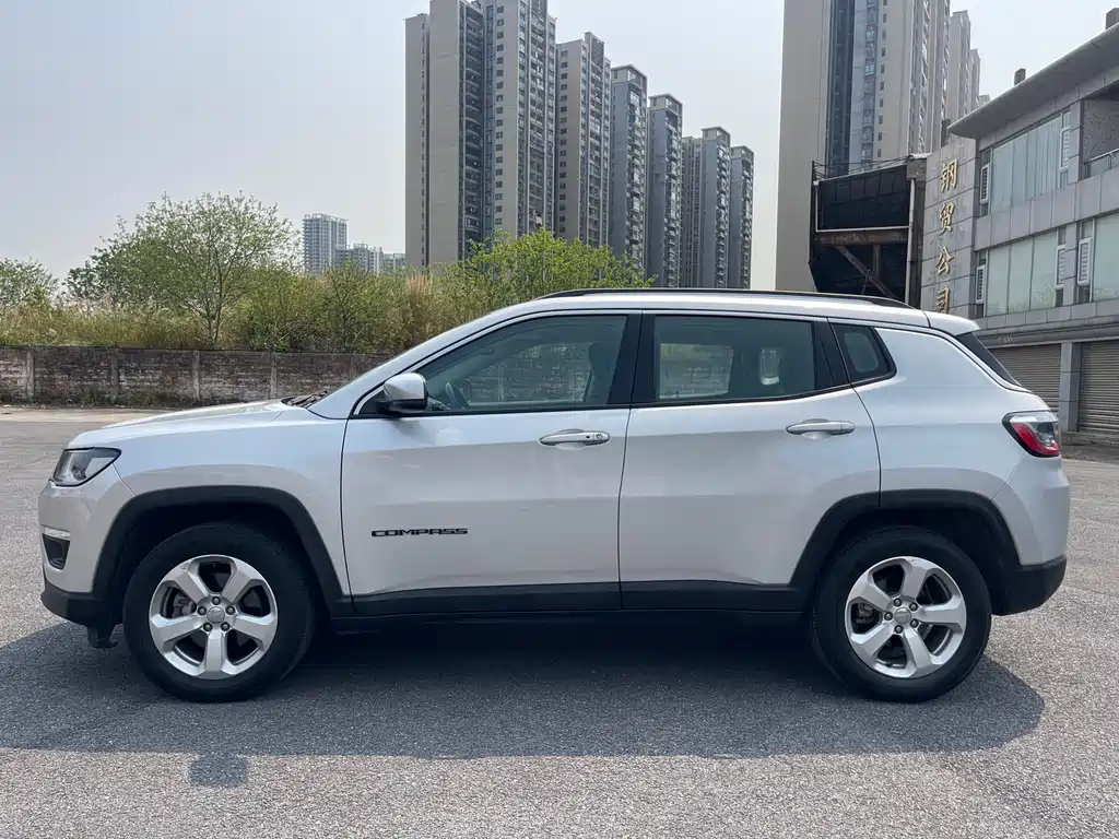 Jeep Compass — фото 4