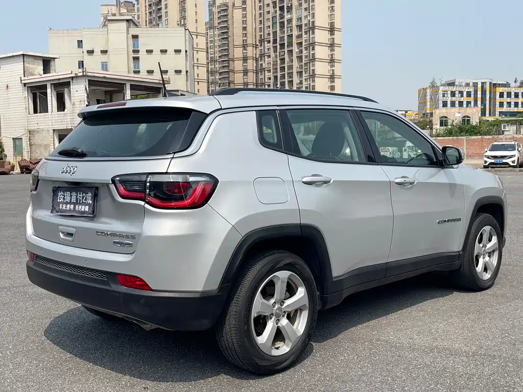 Jeep Compass — фото 5