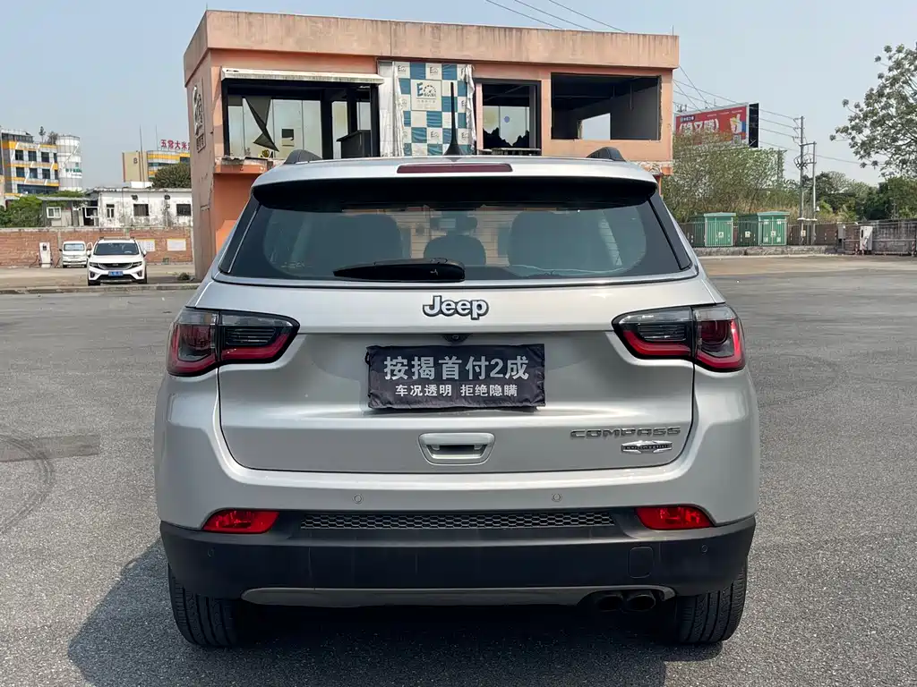 Jeep Compass — фото 6