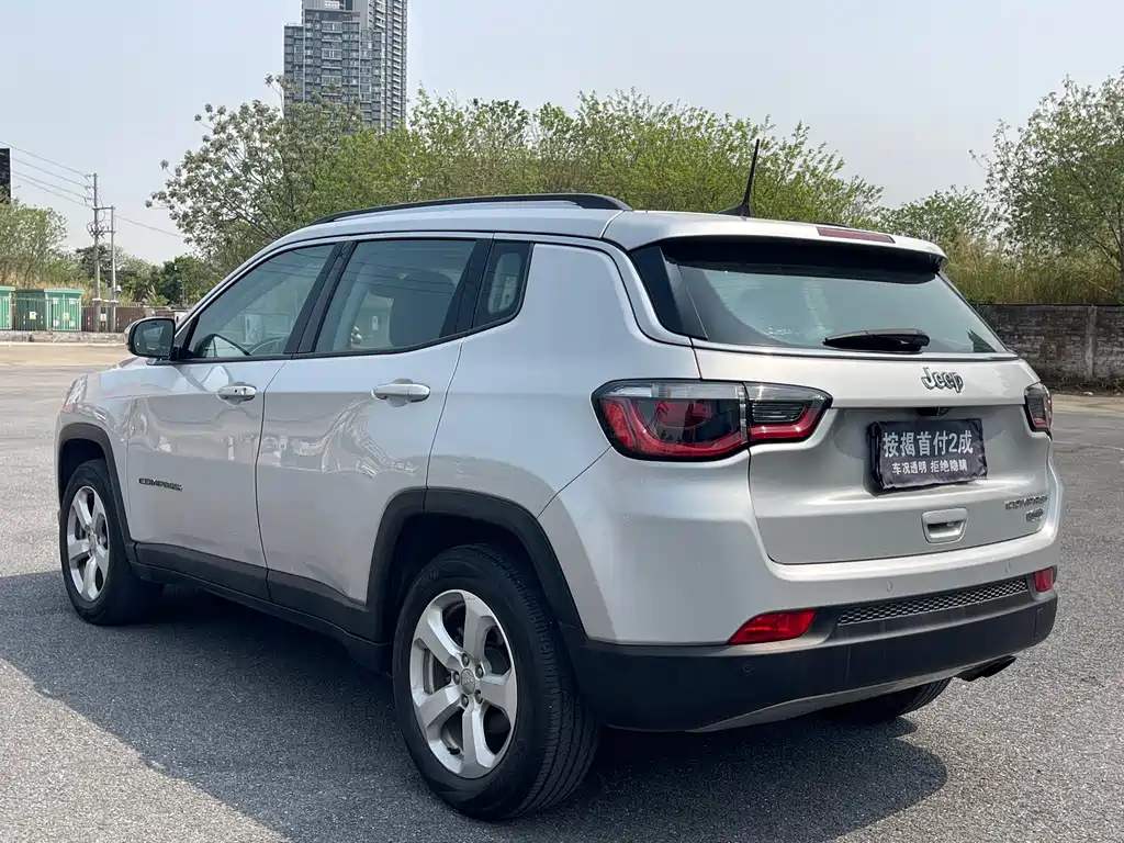 Jeep Compass — фото 7