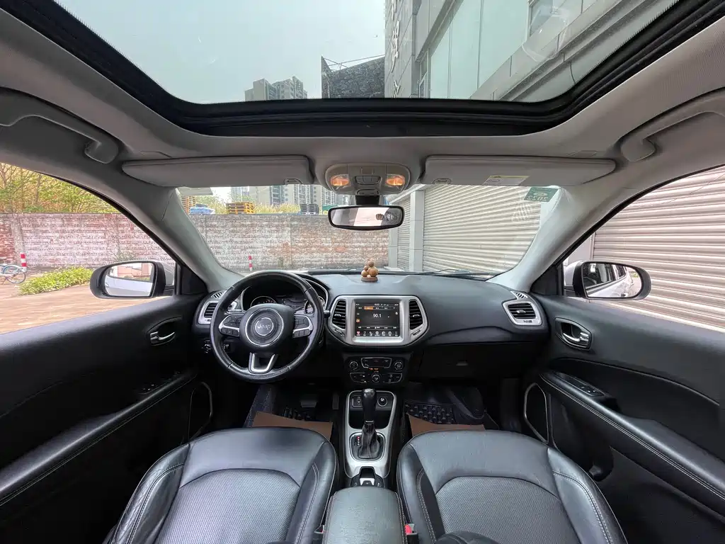Jeep Compass — фото 9