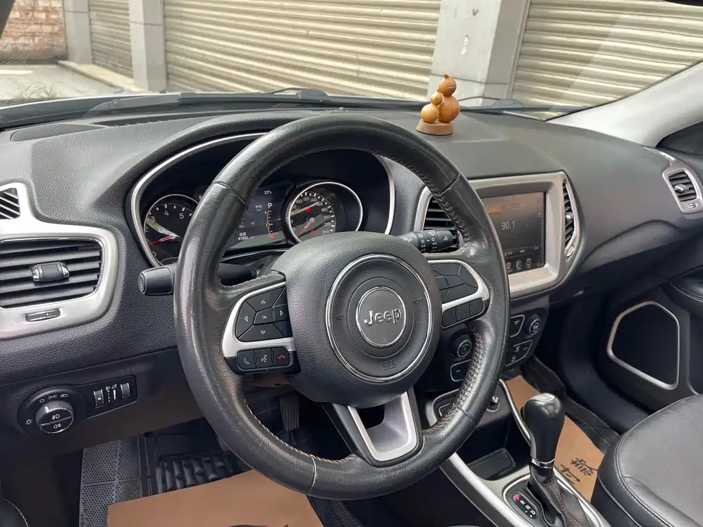 Jeep Compass — фото 10