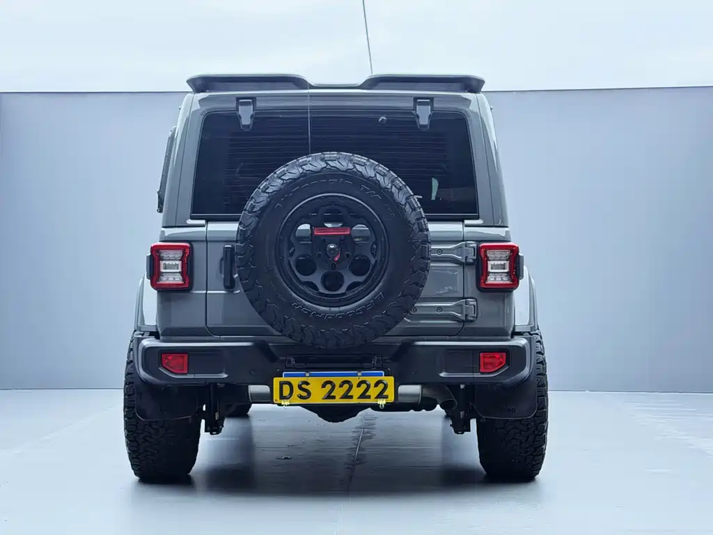Jeep Wrangler — фото 11