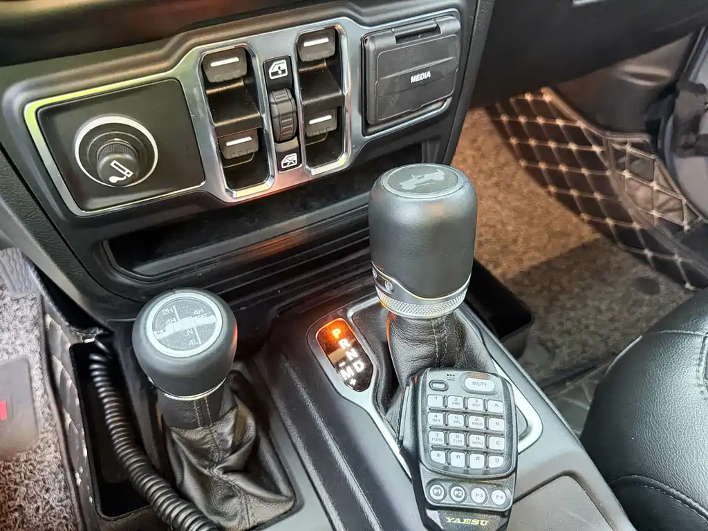 Jeep Wrangler — фото 23