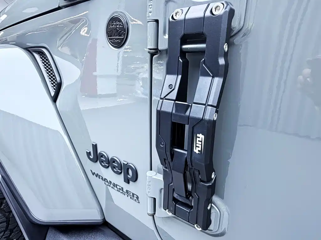 Jeep Wrangler — фото 7