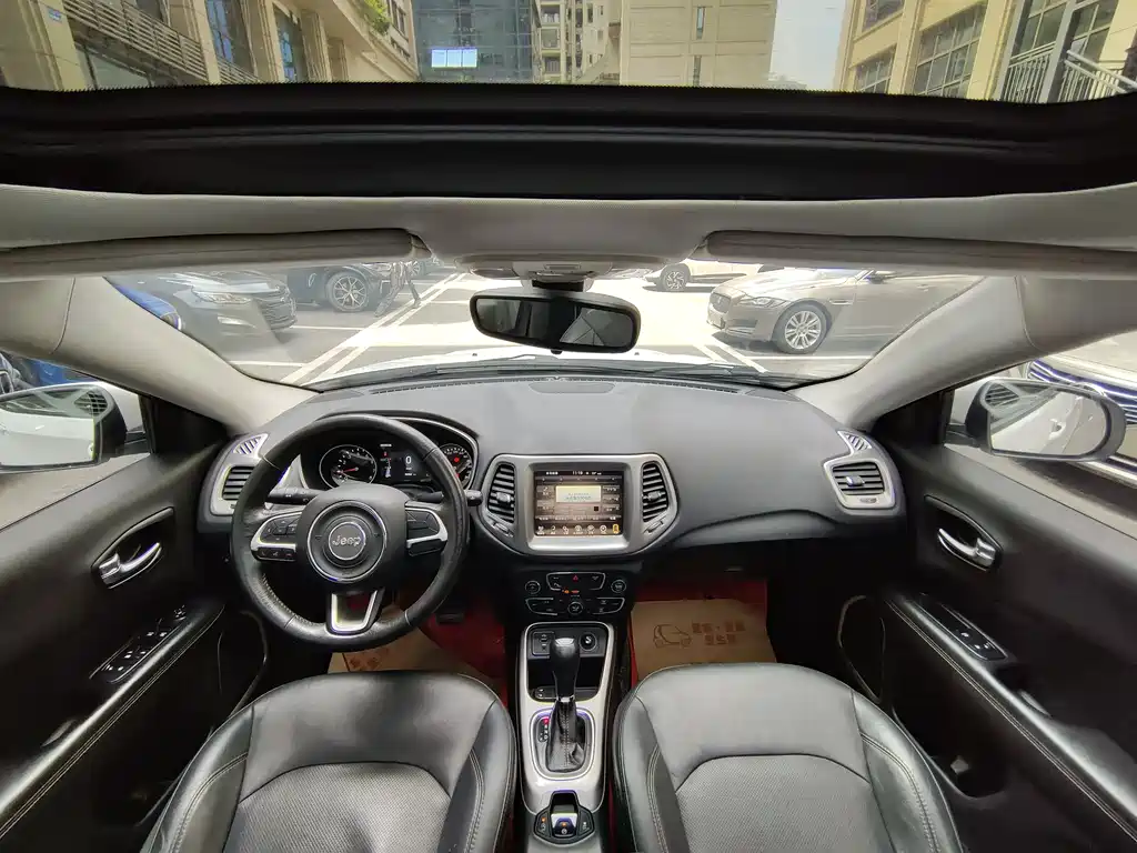 Jeep Compass — фото 11