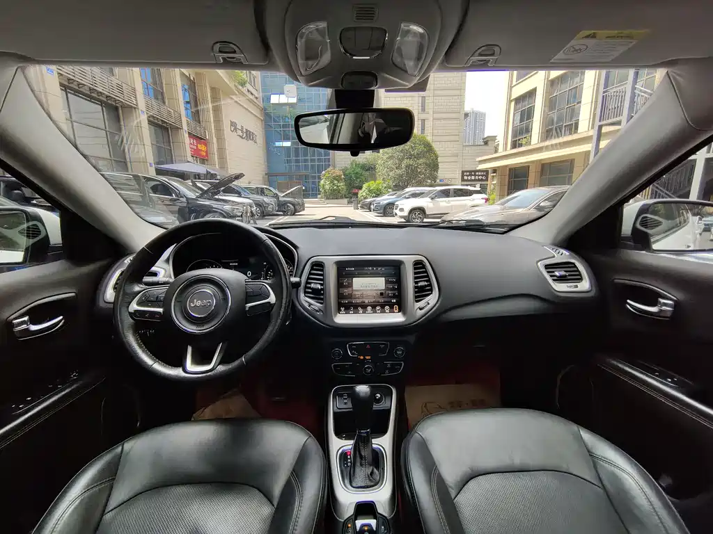 Jeep Compass — фото 13