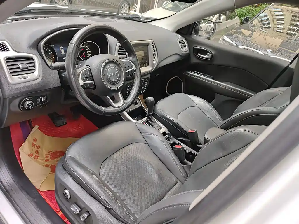 Jeep Compass — фото 14