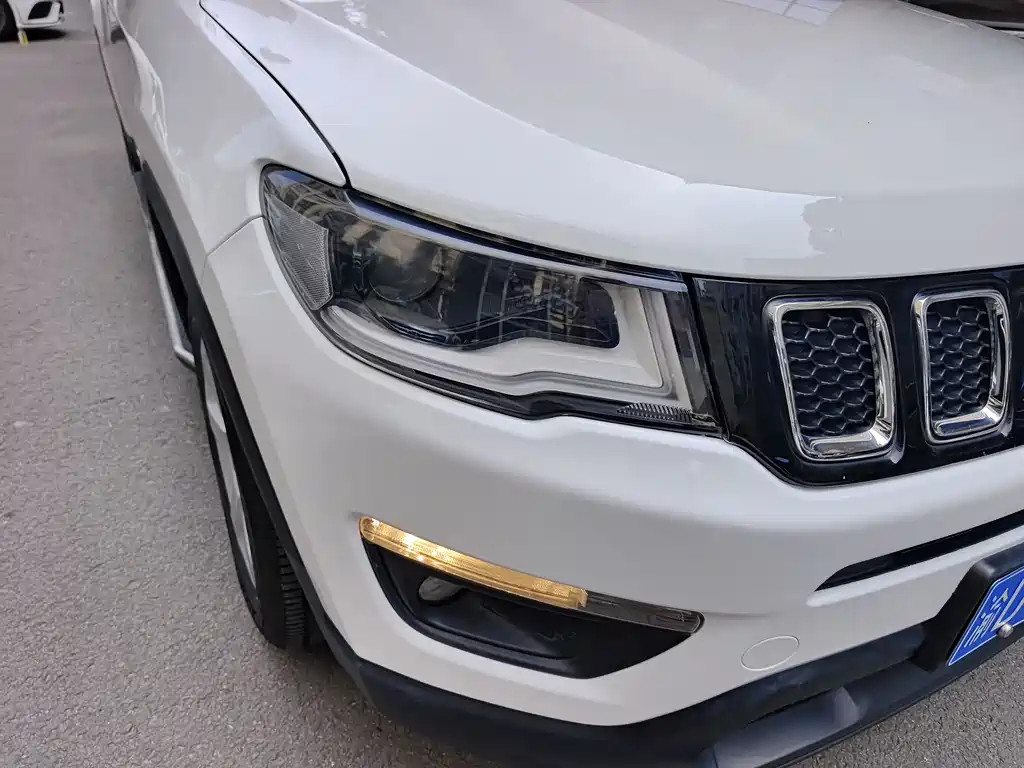 Jeep Compass — фото 17