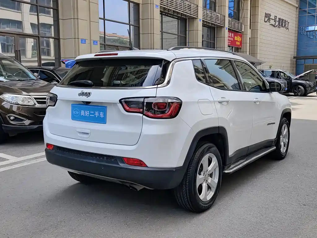Jeep Compass — фото 6