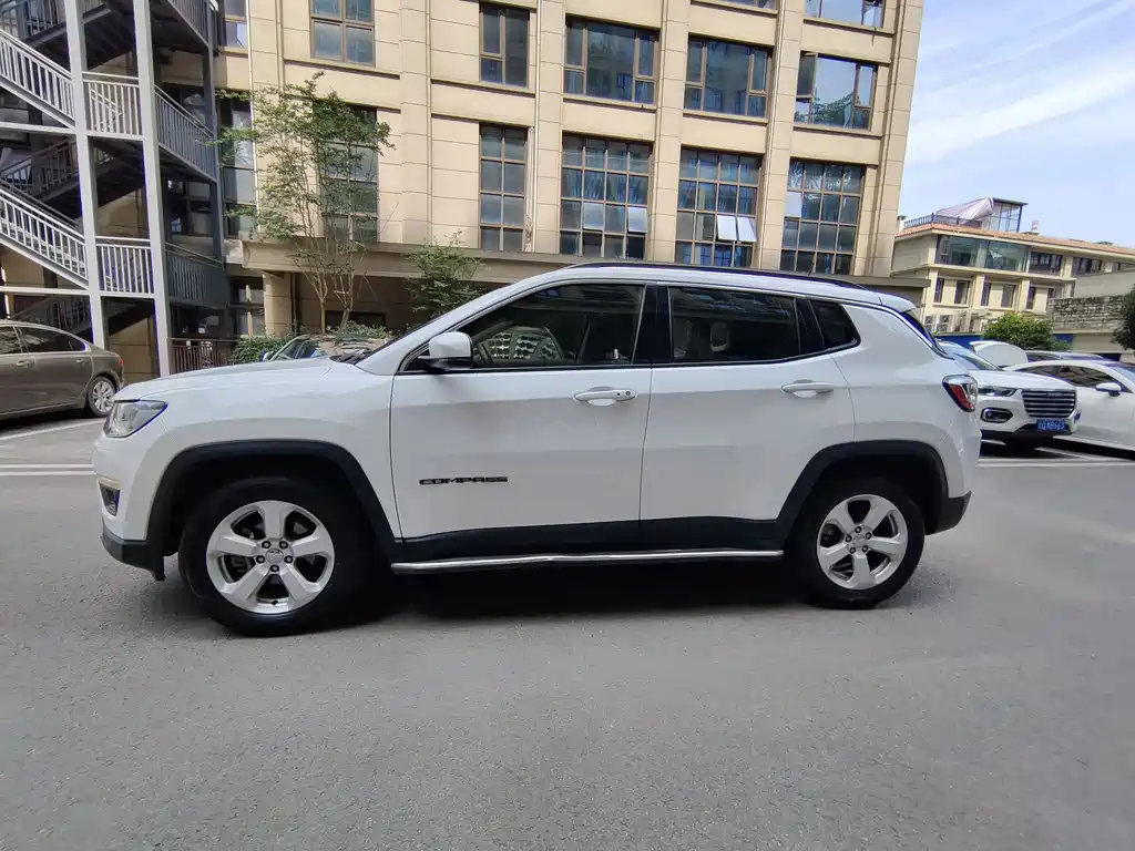 Jeep Compass — фото 7