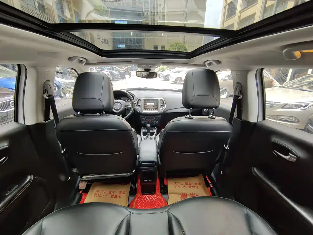 Jeep Compass — фото 8