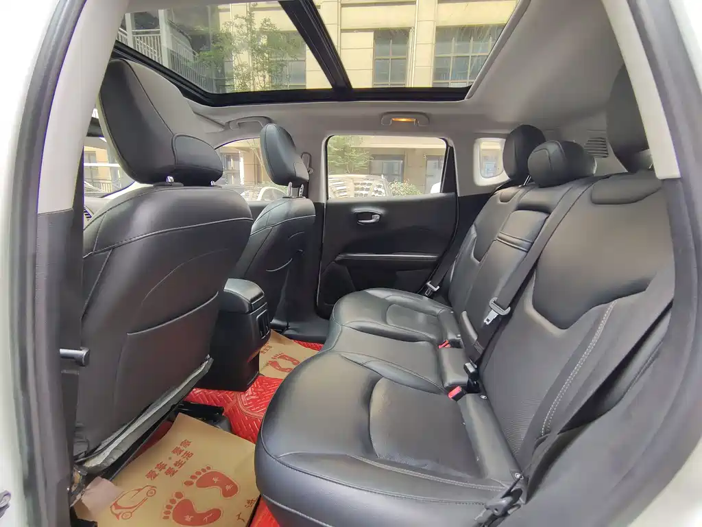 Jeep Compass — фото 10