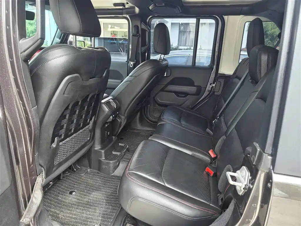 Jeep Wrangler — фото 4