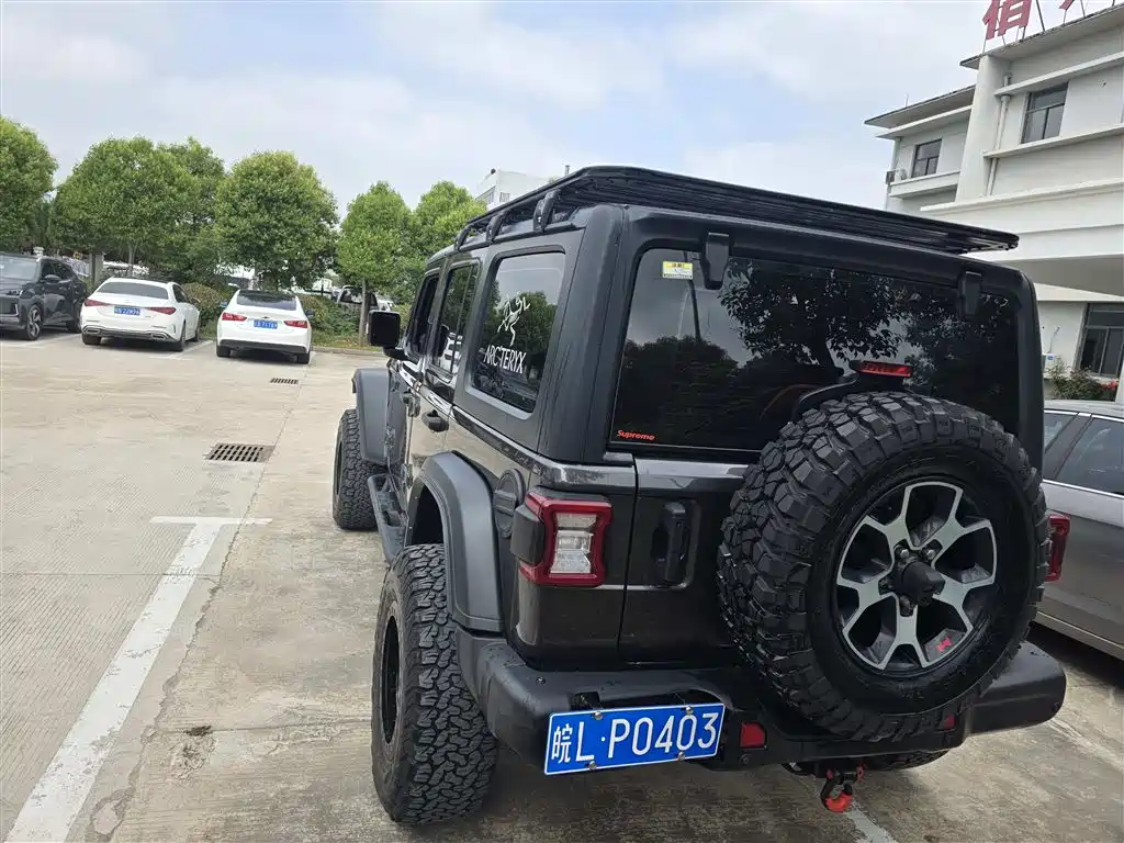 Jeep Wrangler — фото 6