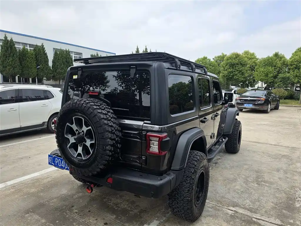 Jeep Wrangler — фото 7