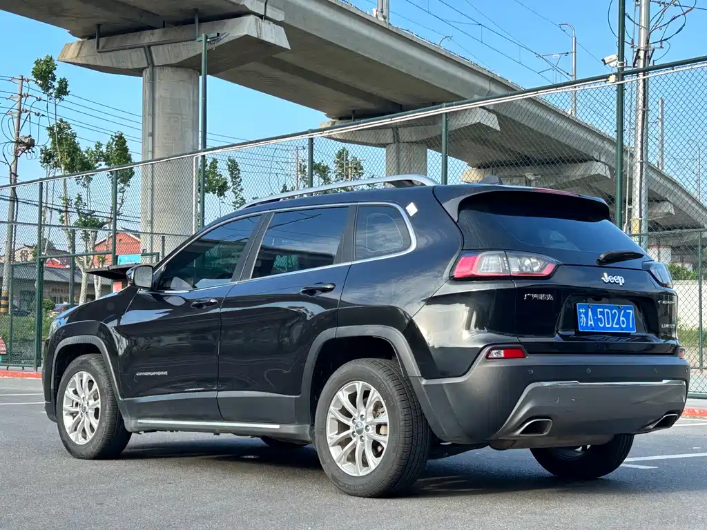 Jeep Cherokee — фото 2