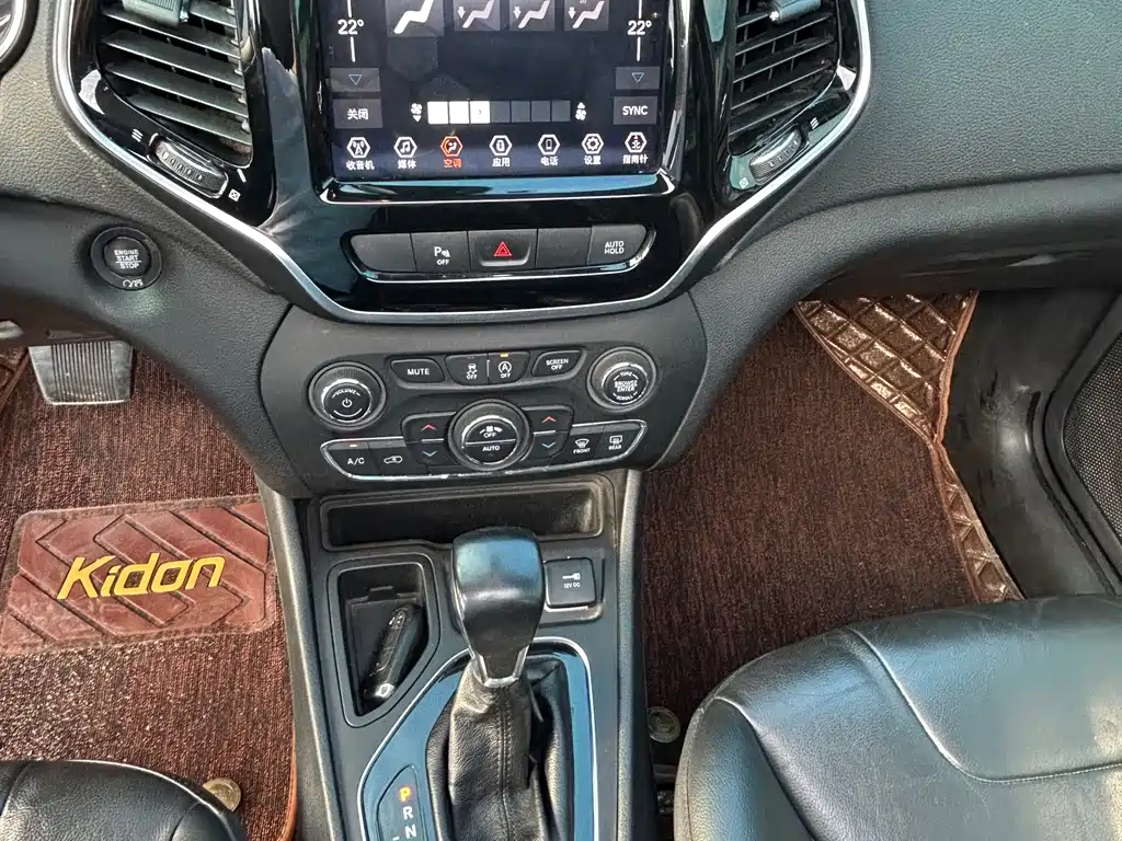 Jeep Cherokee — фото 11