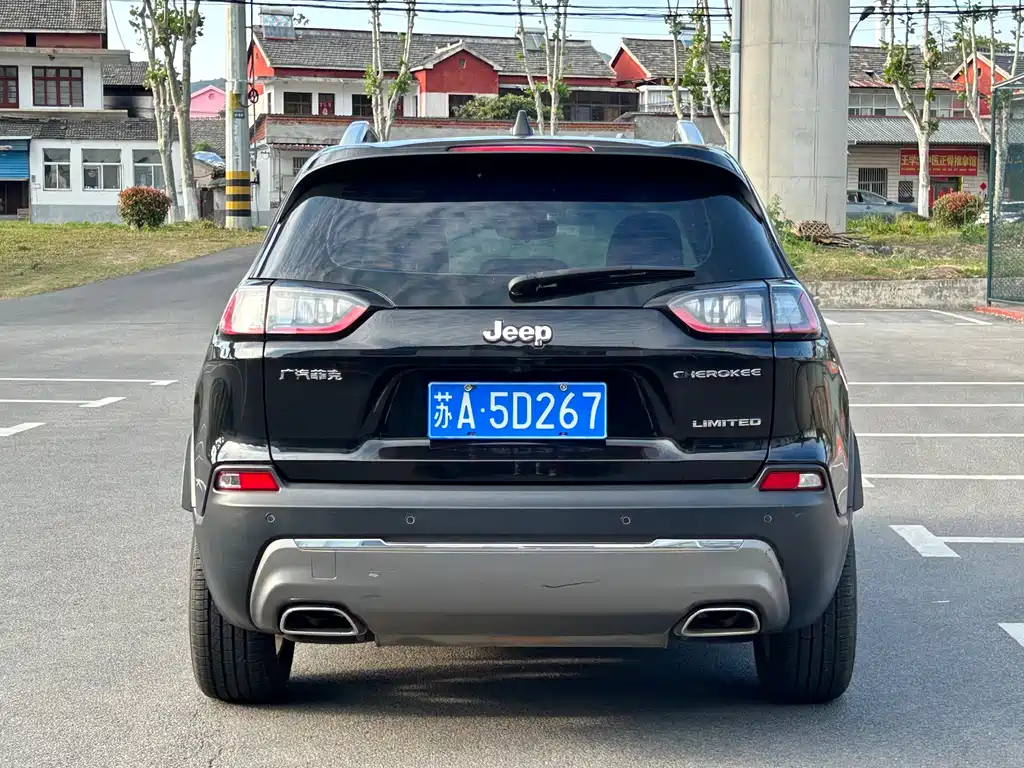 Jeep Cherokee — фото 4