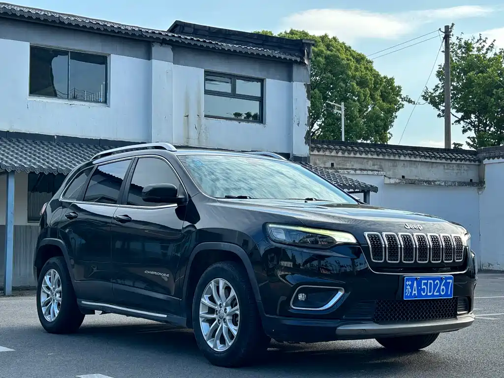 Jeep Cherokee — фото 6