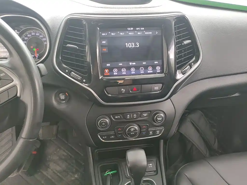 Jeep Cherokee — фото 13