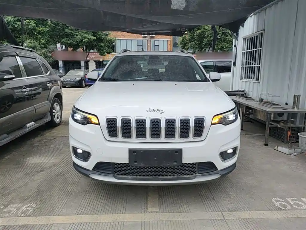 Jeep Cherokee — фото 3
