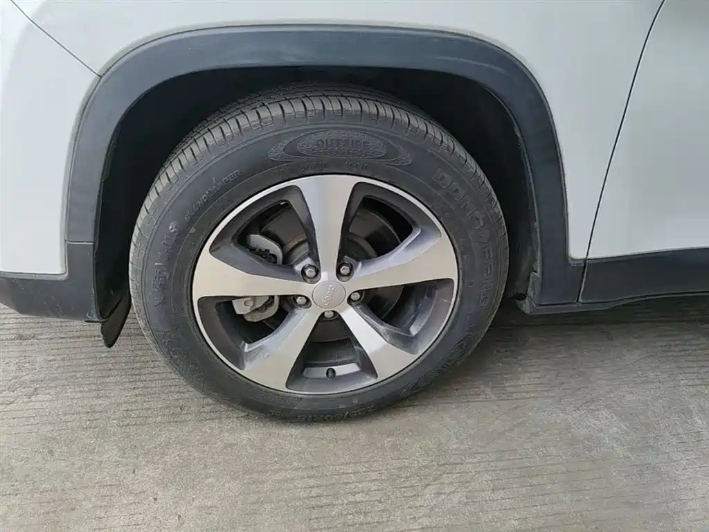 Jeep Cherokee — фото 23