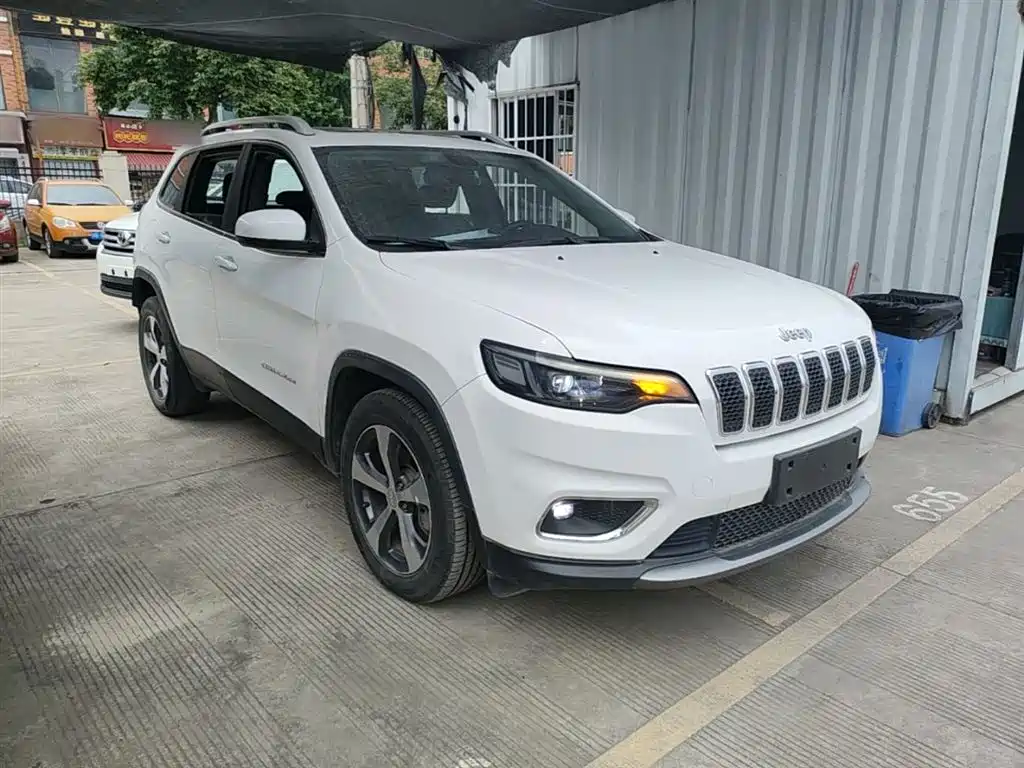 Jeep Cherokee — фото 4