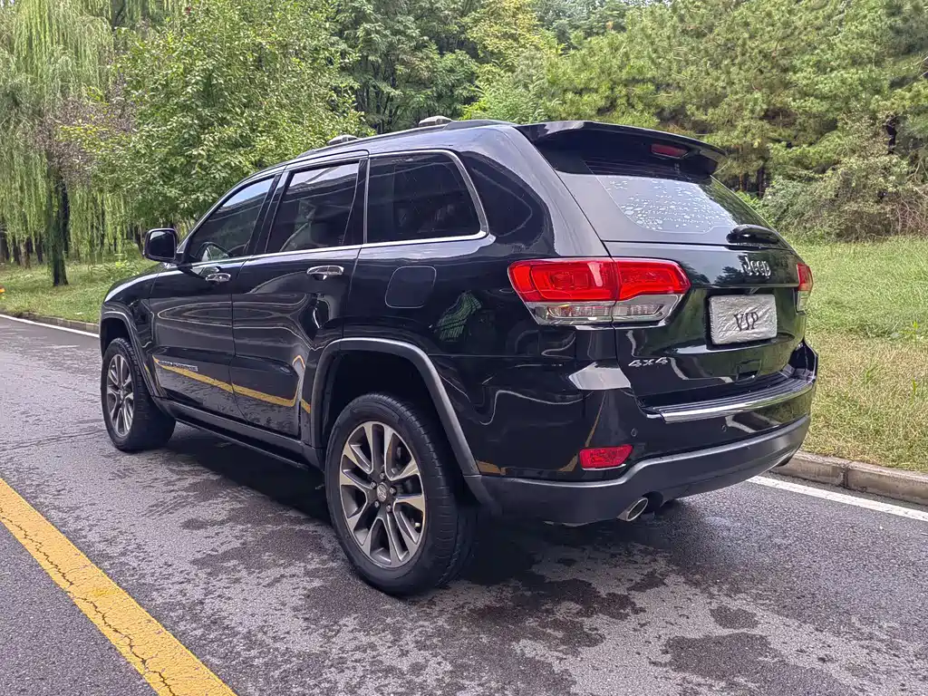 Jeep Grand Cherokee (Import) — фото 4