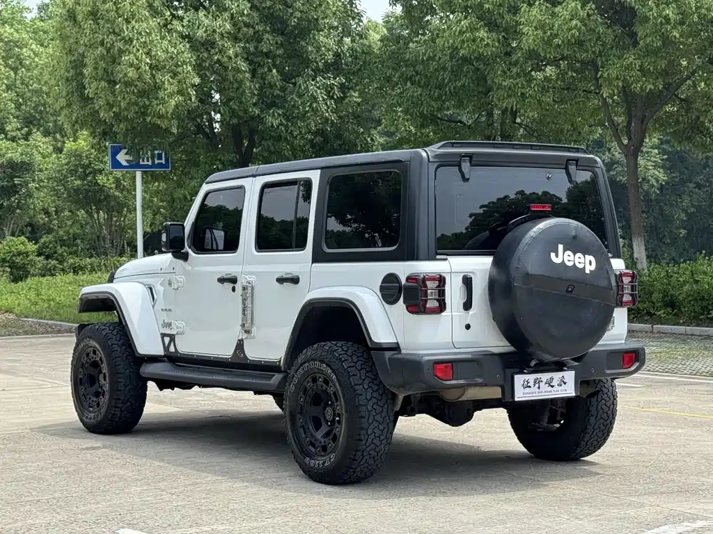 Jeep Wrangler — фото 6