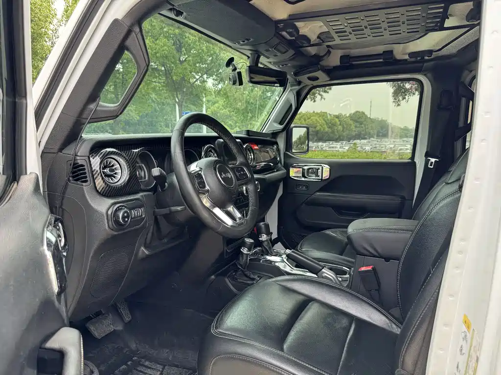 Jeep Wrangler — фото 9