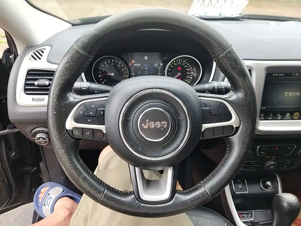 Jeep Compass — фото 11