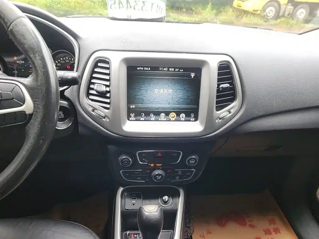 Jeep Compass — фото 13